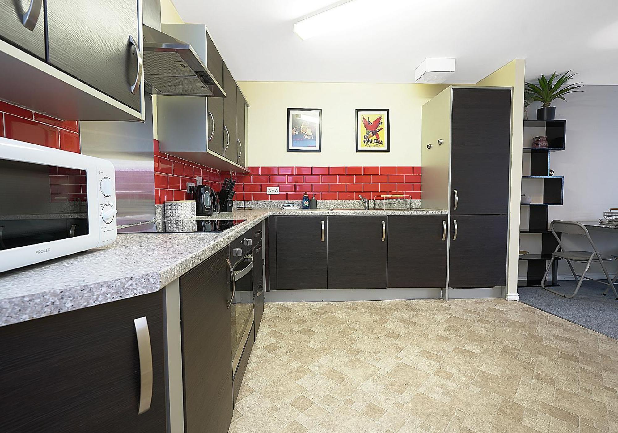The Lochend Two Bedroom Apartment *
