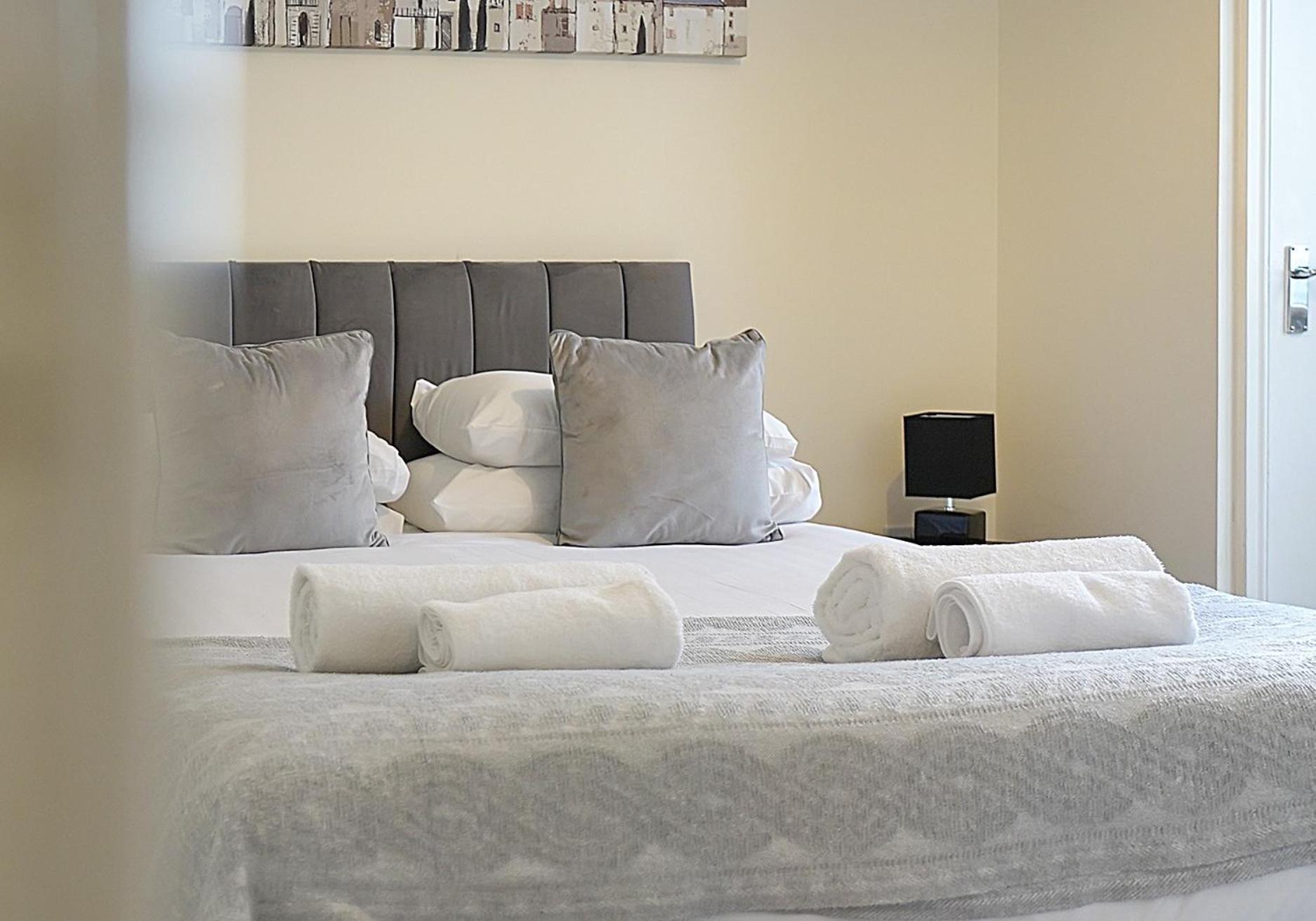 Apartment The Lochend Two Bedroom *