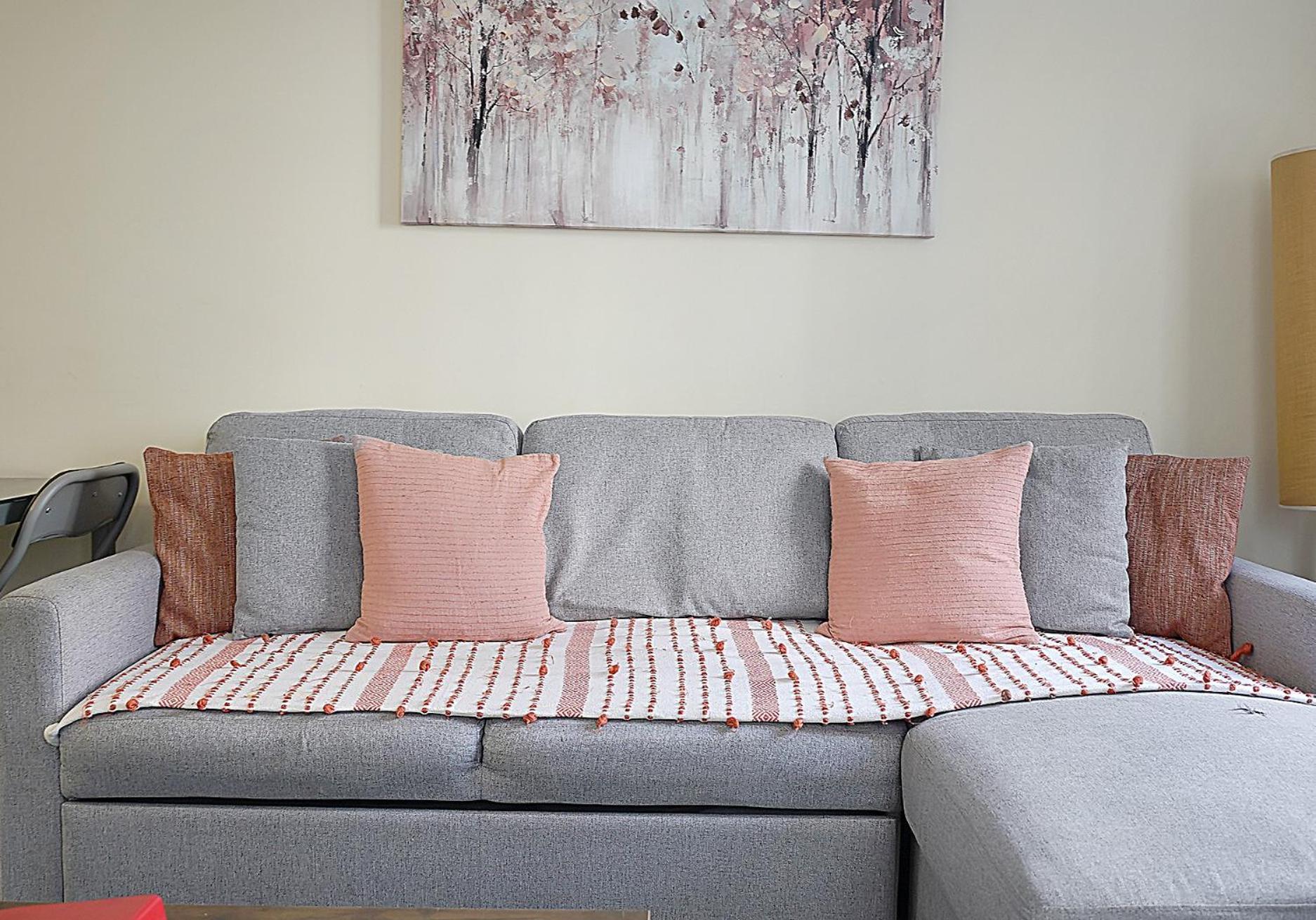 The Lochend Two Bedroom Apartment *