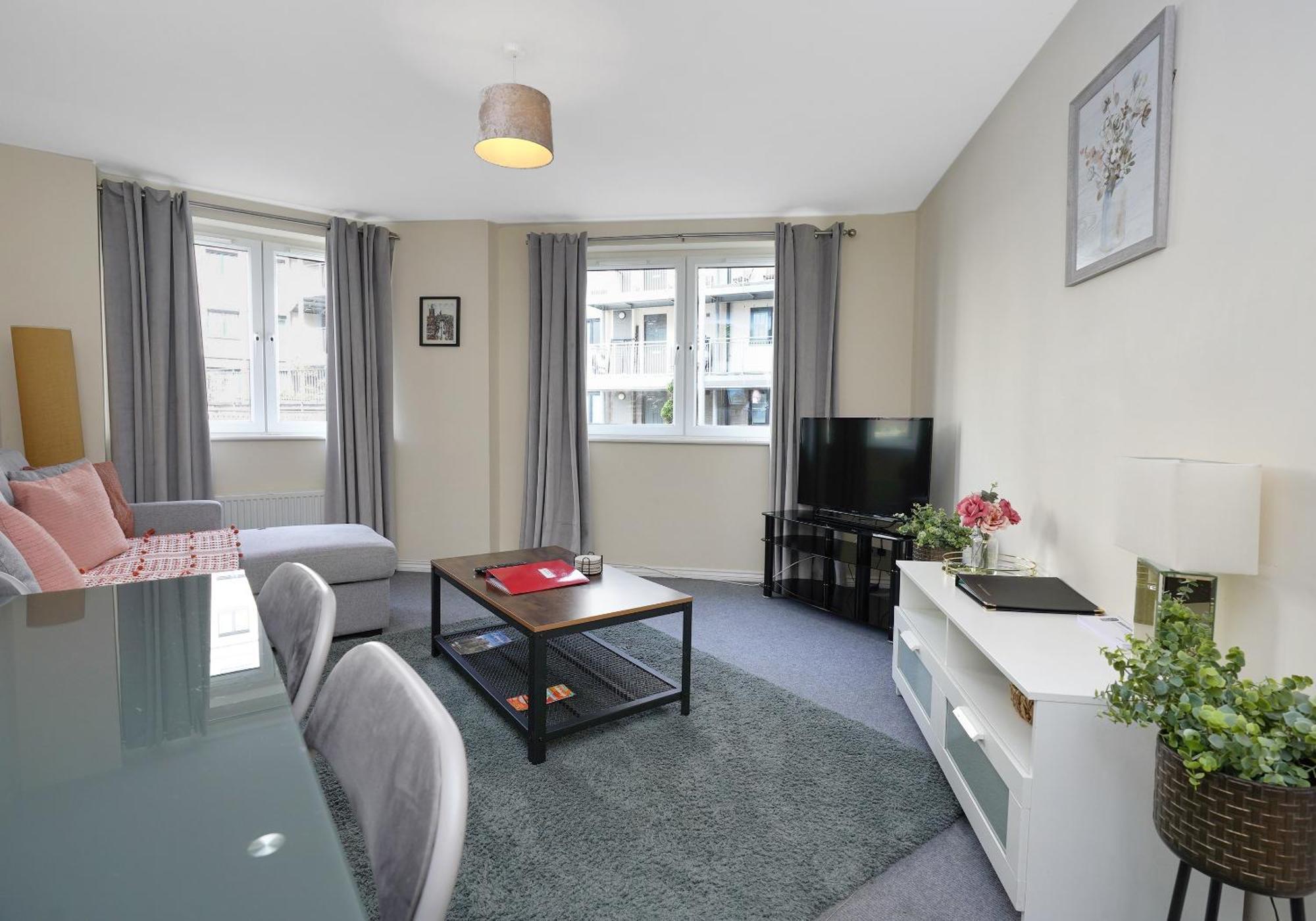 The Lochend Two Bedroom * Edinburgh